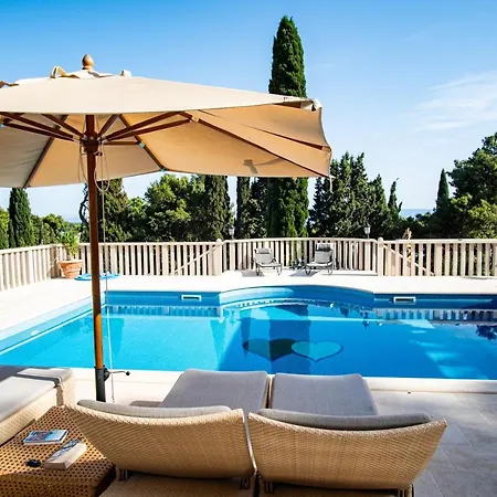 Ursa Minor Villa Sumartin