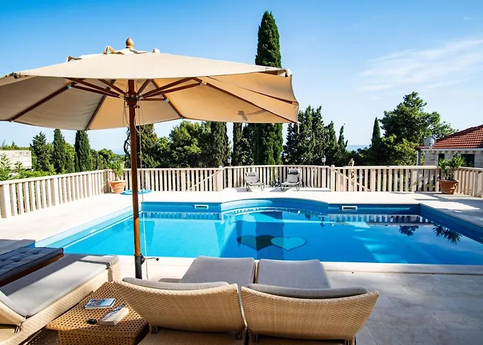 Ursa Minor Villa Sumartin