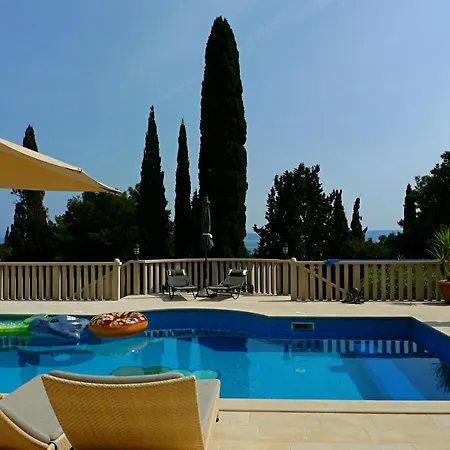 Ursa Minor Villa *