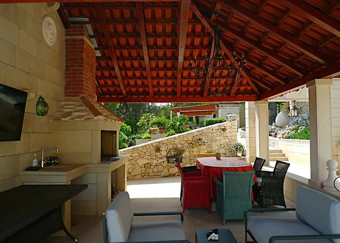 Ursa Minor Villa Sumartin